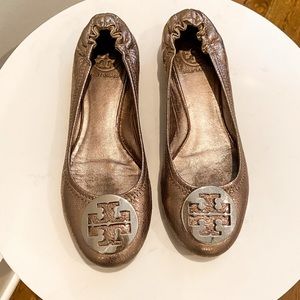 Tory Burch Reva Flats Silver Metallic Size 9